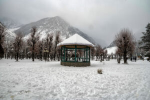 betaab valley in winter