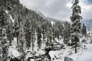 betaab valley in winter