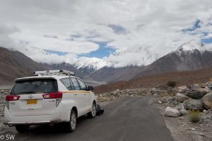 taxi rental in Ladakh