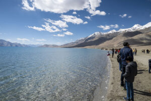 Pangong Lake to Leh via Changla Pass