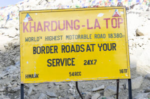 Leh to Khardung La pass