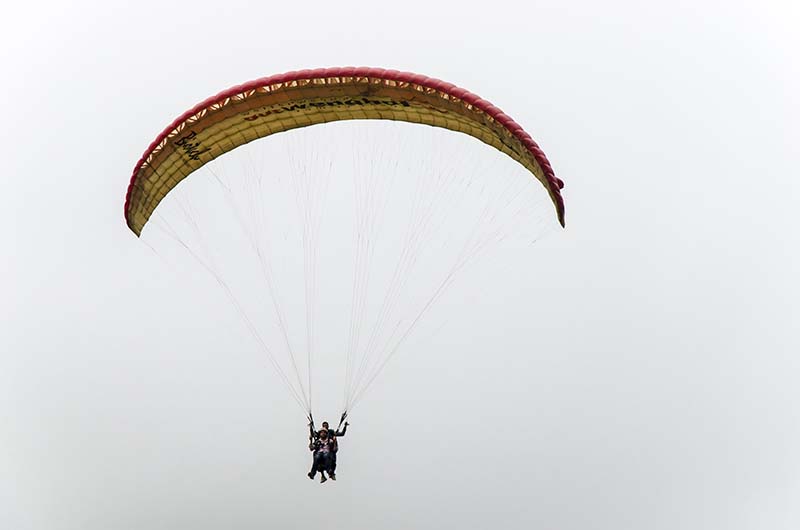 parapendio vicino a Manali