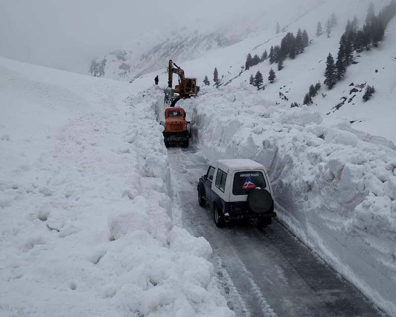 limpeza de neve no Rohtang pass