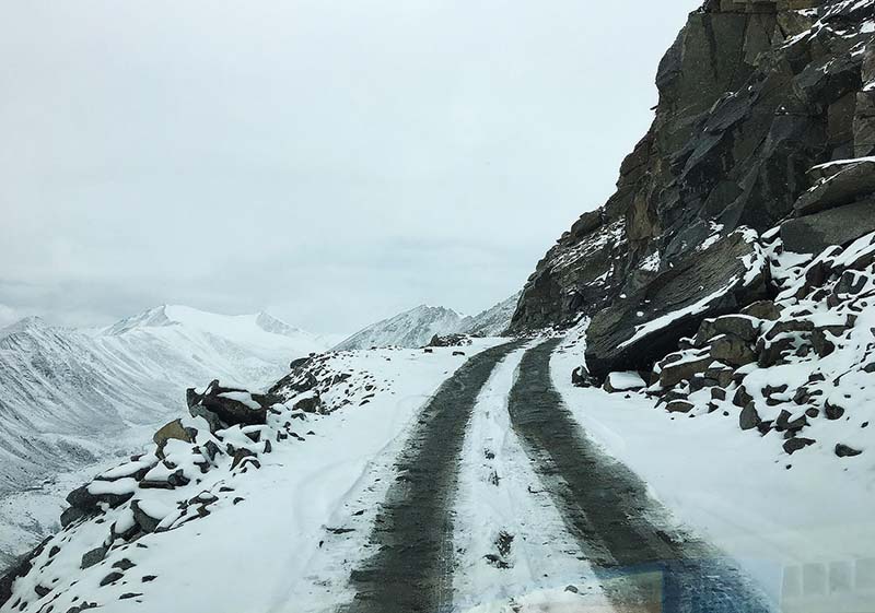 snowfall in ladakh