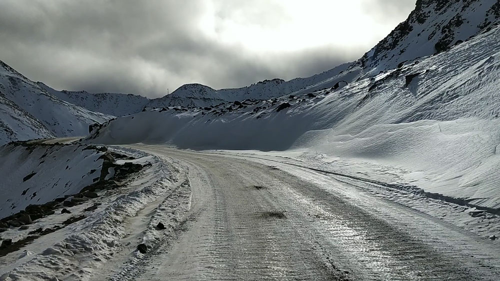 ladakh roads in winter