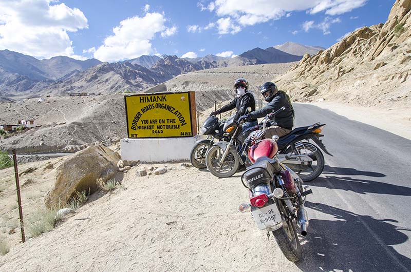 Leh to Khardung La by Bike