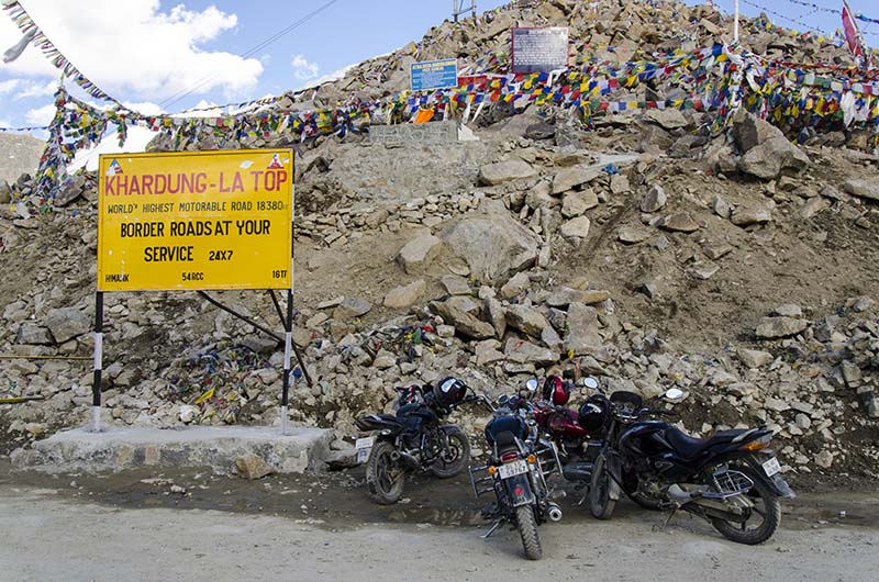 Leh to Khardung La by Bike