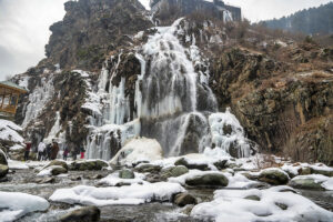 srinagar to drung waterfall