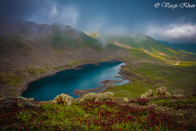 alpather lake trek in may