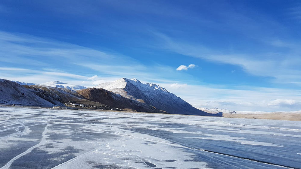 frozen tso moriri lake