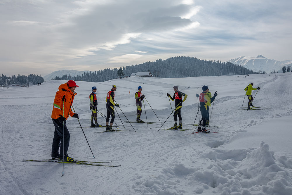 Gulmarg in Winter - A COMPLETE Travel Guide - Vargis Khan