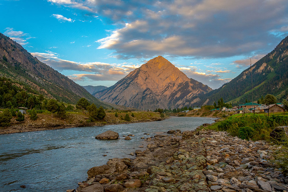 habba khatoon peak in gurez valley