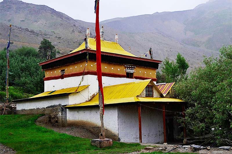lhalung village monastery