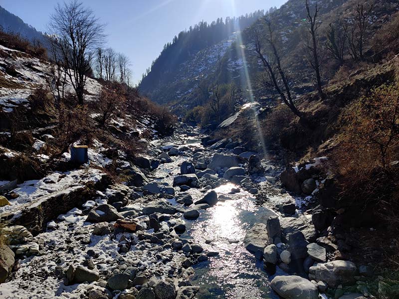 water stream in parvati valley