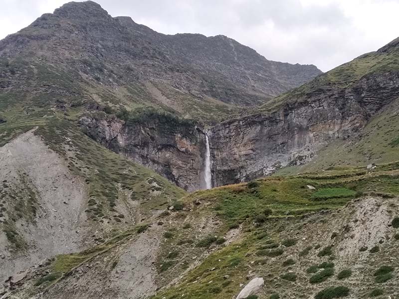 trekking in parvati valley