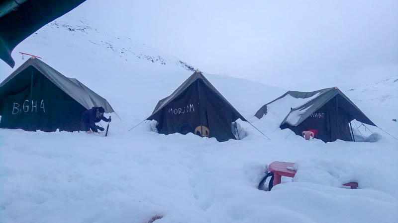 snowfall at chandratal lake