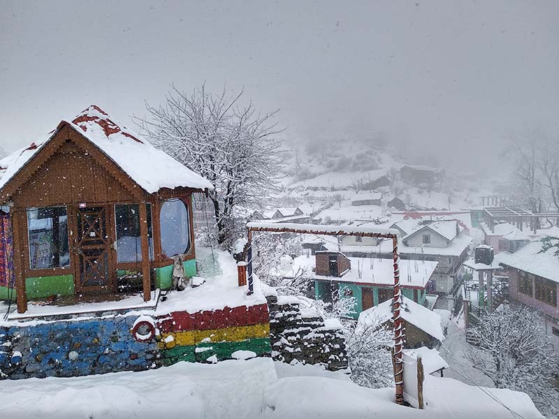 snowfall in parvati valley
