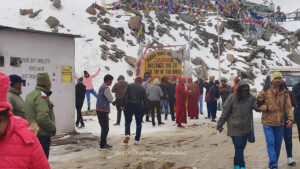 snowfall at khardung la