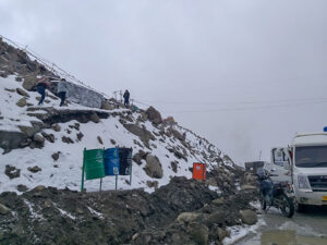 Snowfall at Khardung La