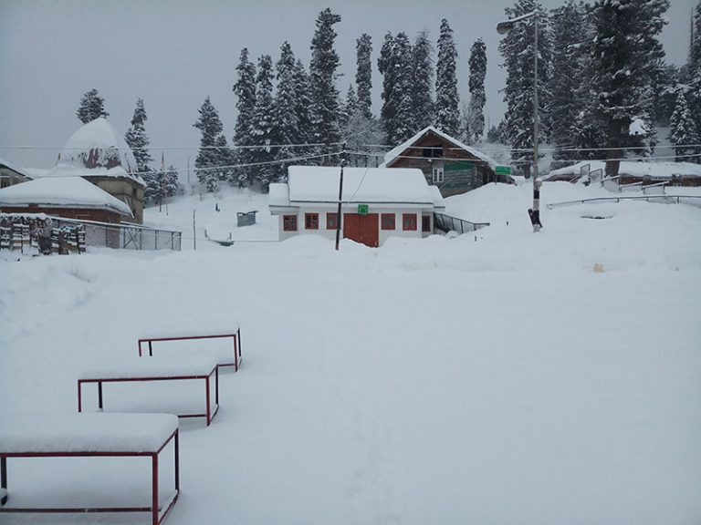 Snowfall Near Delhi Where to find Snow near Delhi Vargis Khan