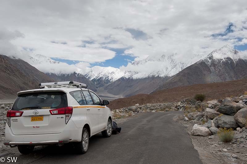 taxi in ladakh