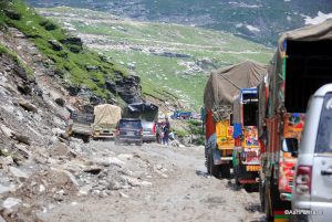 traffic jam at rohtang
