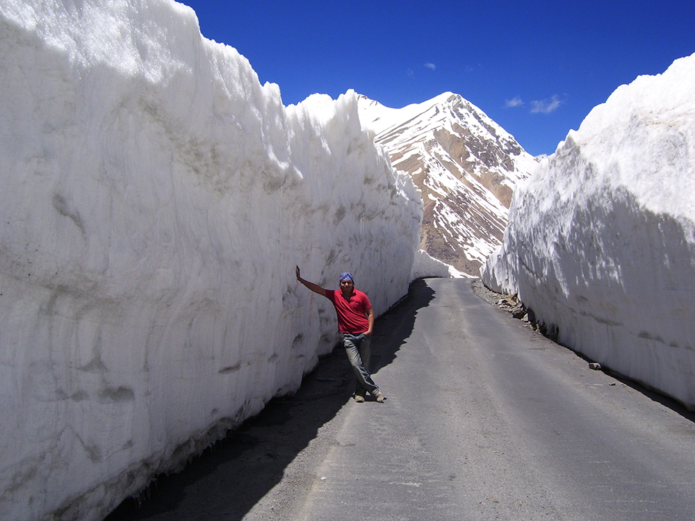 snow walls at Rohtang