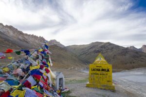 lachulung la pass on manali leh highway
