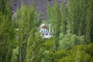 mosque on srinagar leh highway