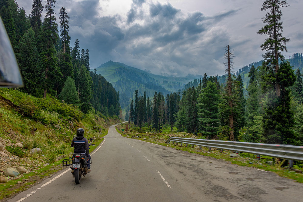 kashmir tourist map distance