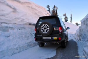 snow walls at rohtang pass