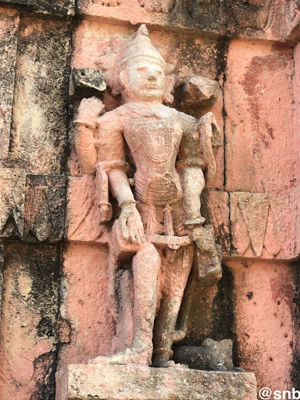 Sculptures on the outside wall of the temple