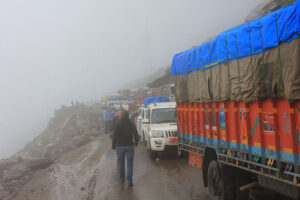 traffic jam at rohtang