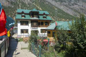 hotel kaka palace in dawar gurez