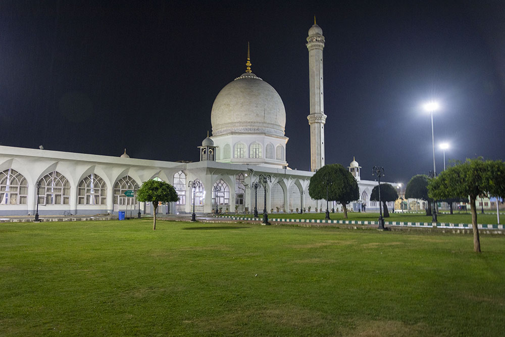 Hazratbal Shrine Srinagar - How to Reach, What to See -