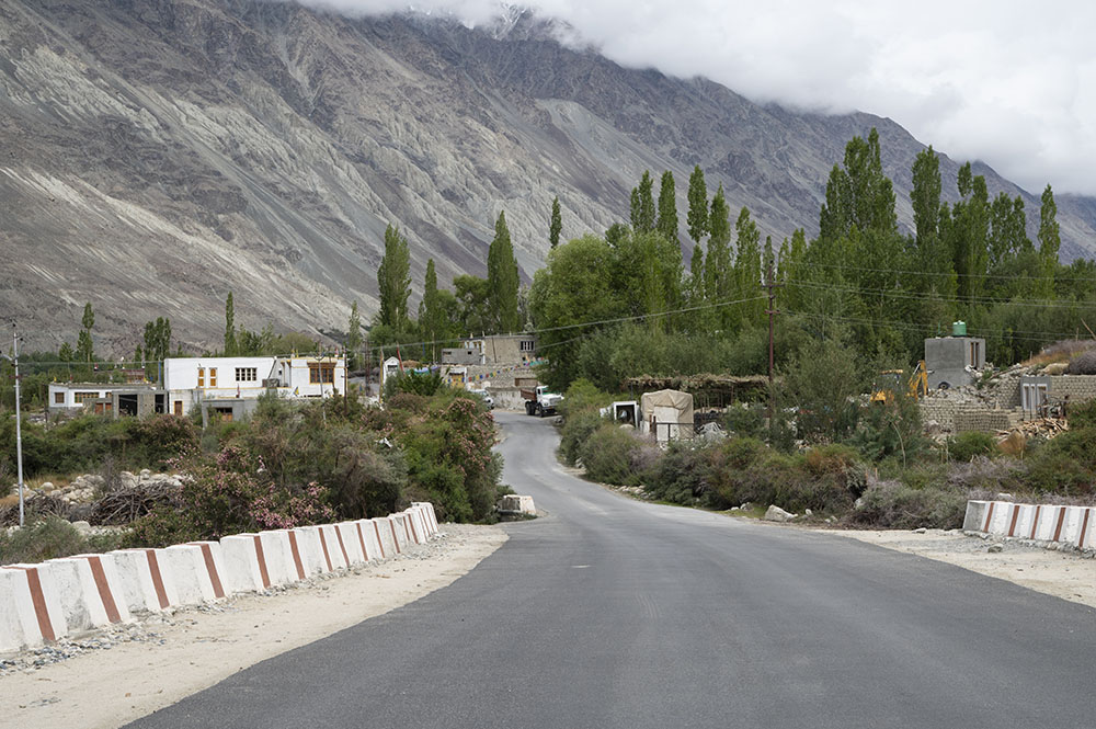 How To Reach Nubra Valley by Bus, Bike & Private Vehicle - Leh