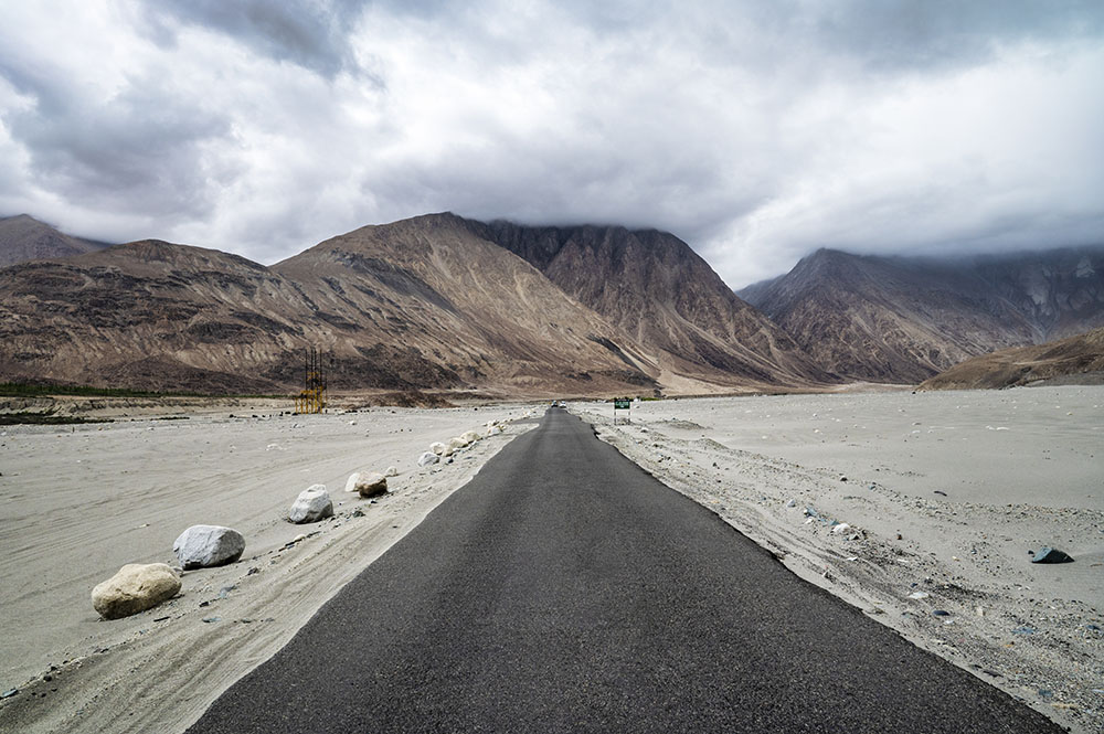 How To Reach Nubra Valley by Bus, Bike & Private Vehicle - Leh